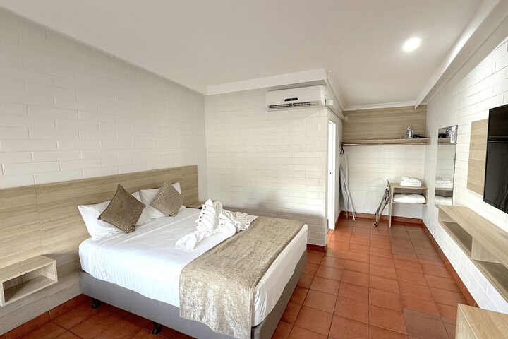 Room 6 of 24