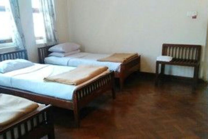 Room 17 of 33