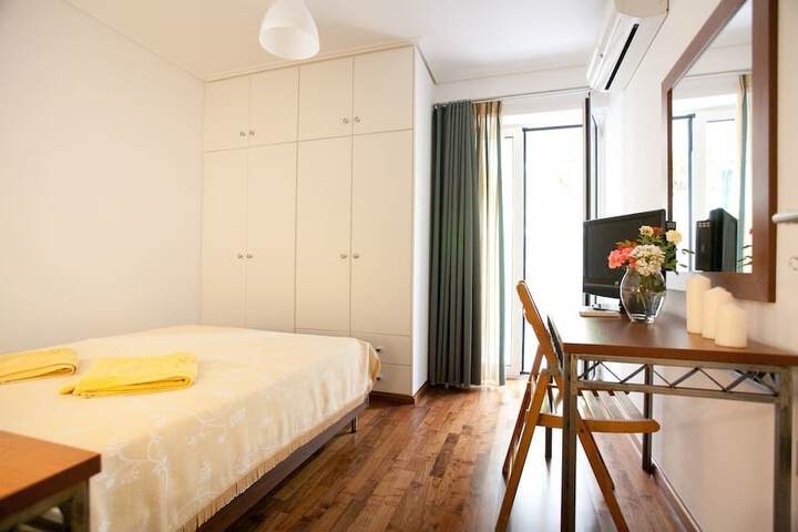 Room 5 of 34