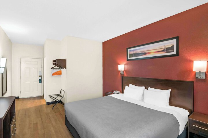 1 King Bed Accessible (3 of 13)