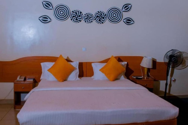 Room 2 of 16