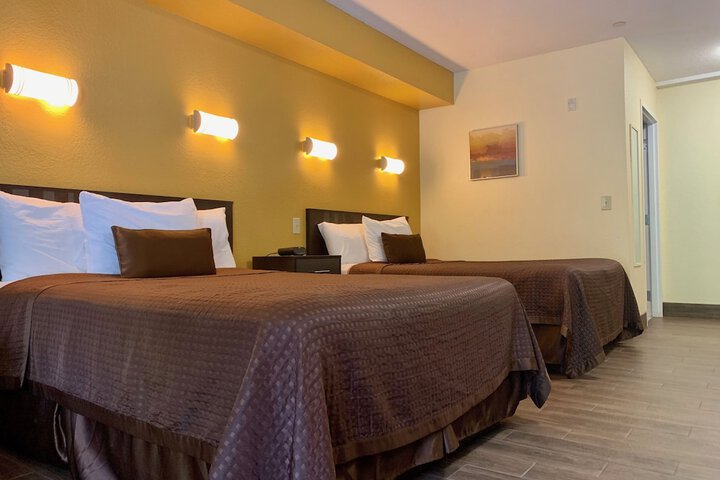 2 Double Beds (5 of 7)