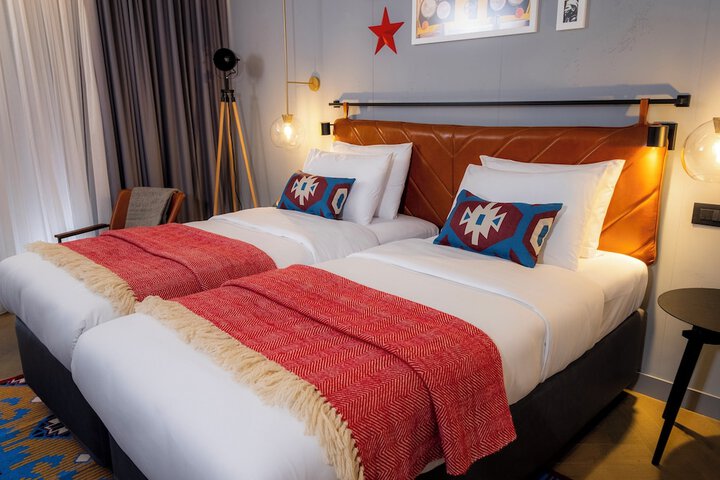 Room 21 of 147