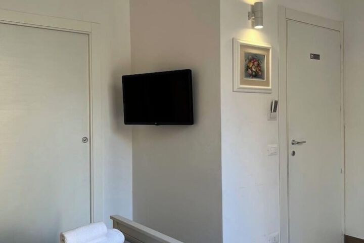 Room 7 of 36