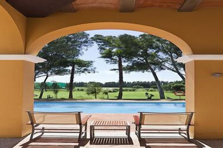 Hotel with Pool