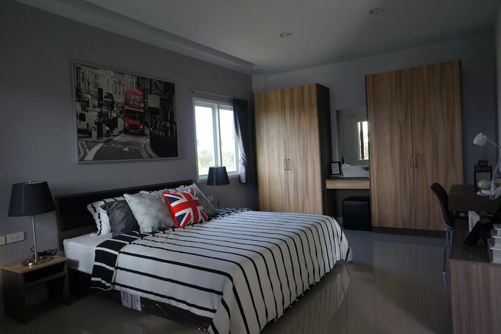 Room 7 of 38