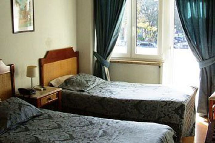 Room 4 of 12