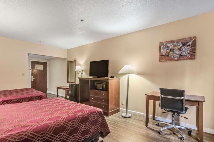2 Queen Beds (6 of 6)