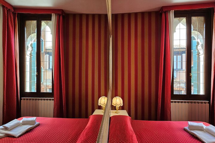 Room 8 of 65