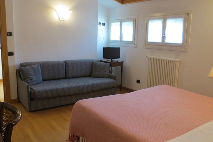 Room 8 of 41