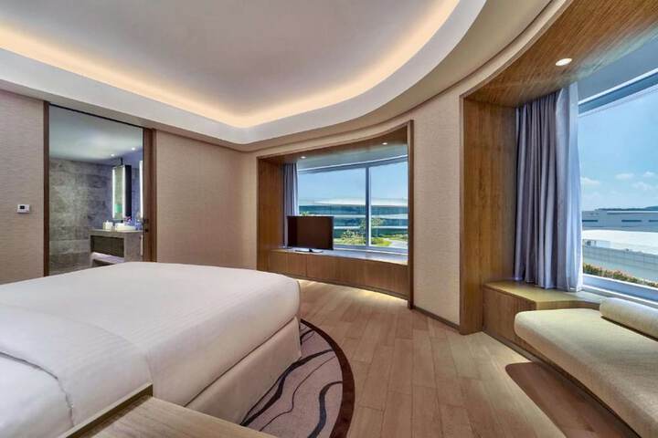 Room 8 of 96