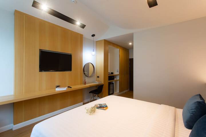 Room 9 of 84