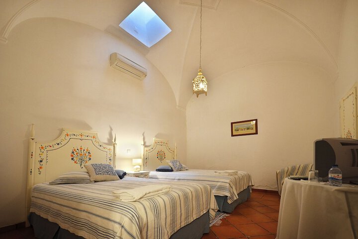 Room 6 of 22