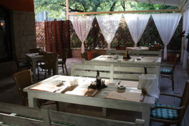 Dining 47 of 53
