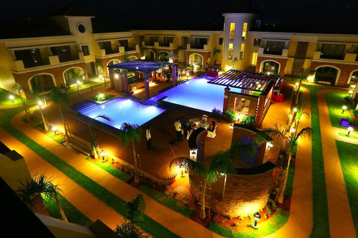Hotel Pool