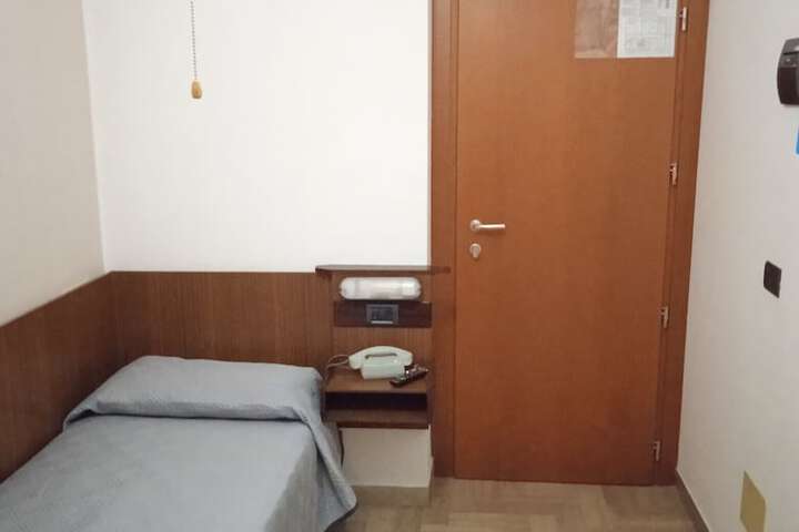 Room 18 of 37