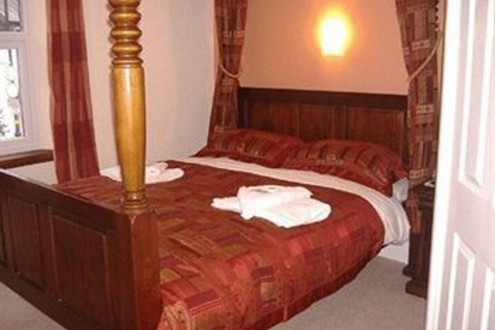 Room 6 of 11