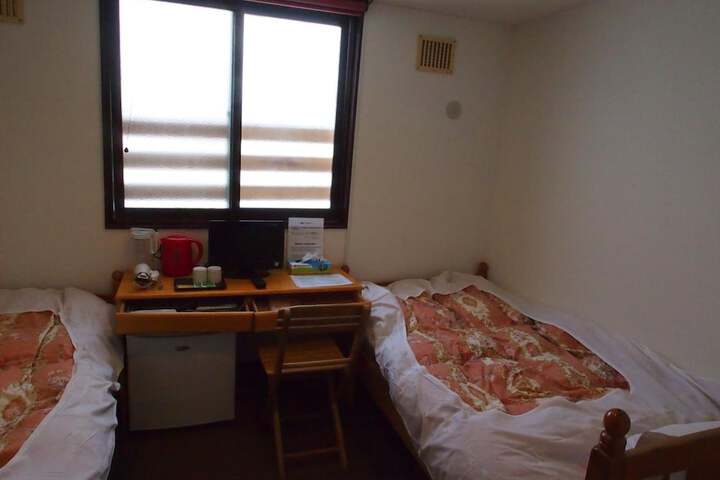 Room 10 of 34