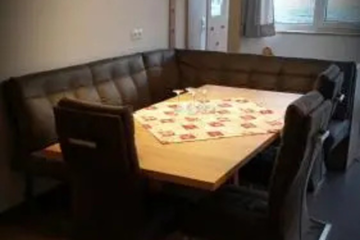 Room 3 of 11