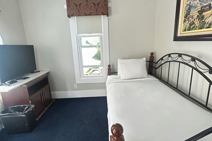 Room 26 of 37