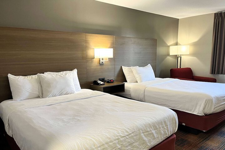 2 Queen Beds (3 of 7)