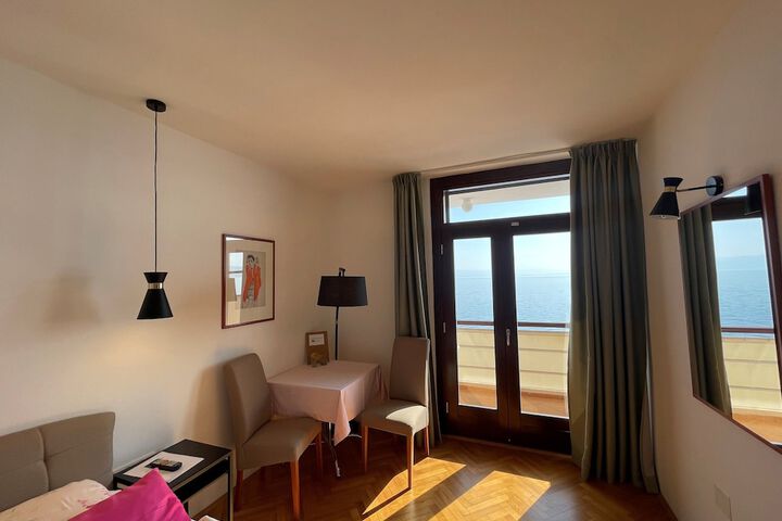 Room 25 of 70