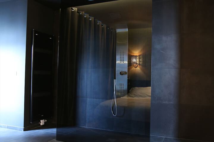 Room 38 of 64