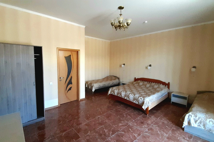 Room 6 of 7