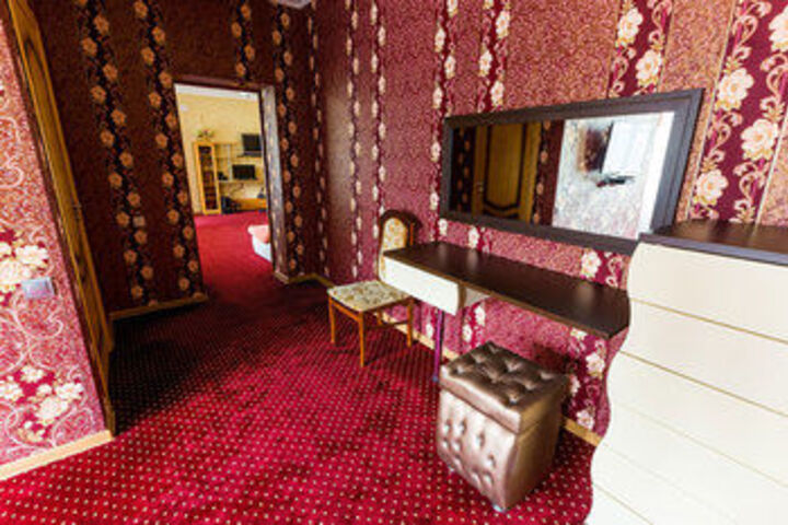 Room 14 of 18