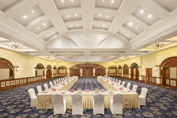 Ballroom/Hall 121 of 142