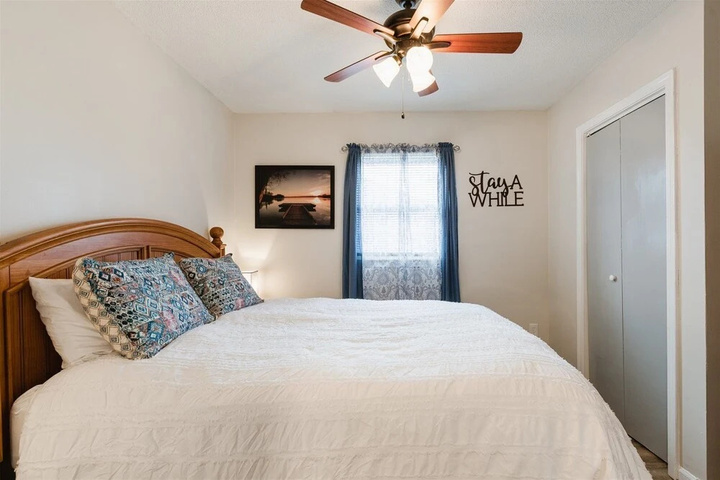 Room 6 of 12