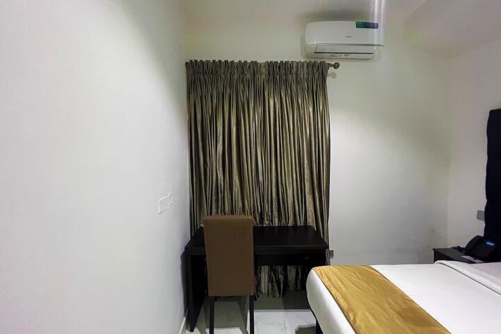 Room 34 of 100