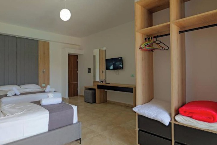 Room 13 of 48