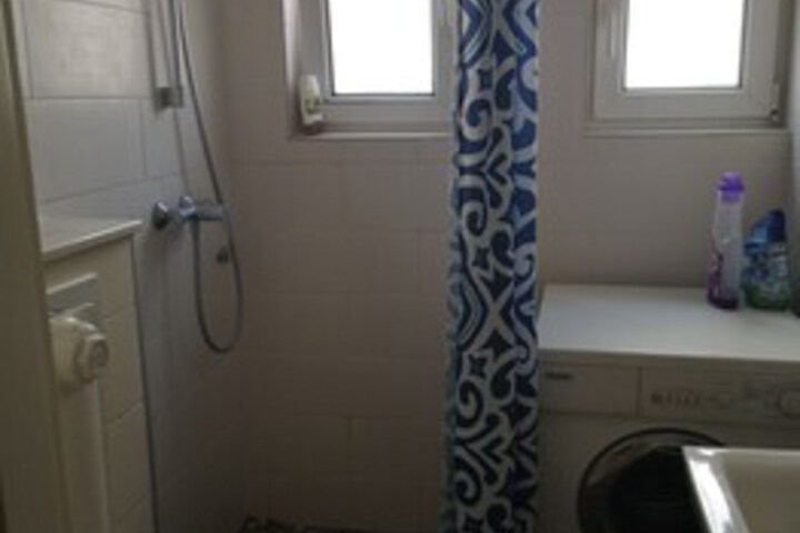 Room 2 of 10
