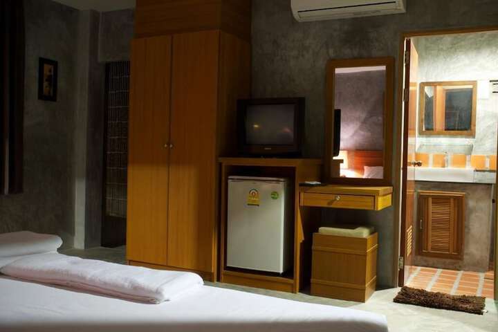 Room 13 of 66