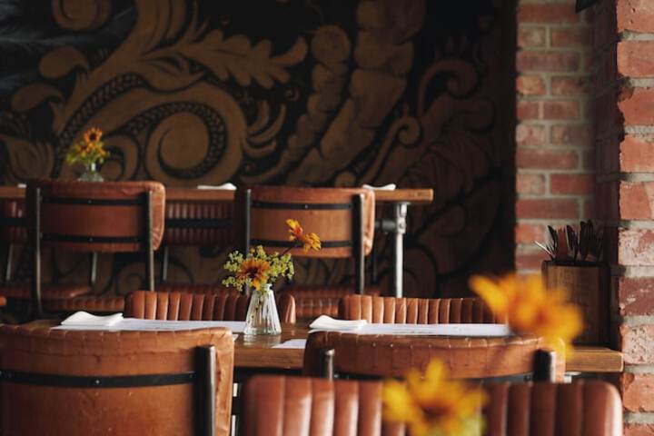 Dining 48 of 77
