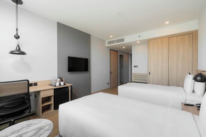 Room 46 of 142