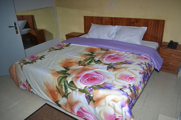 Room 4 of 23