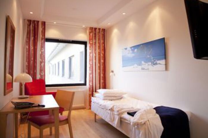 Room 9 of 32