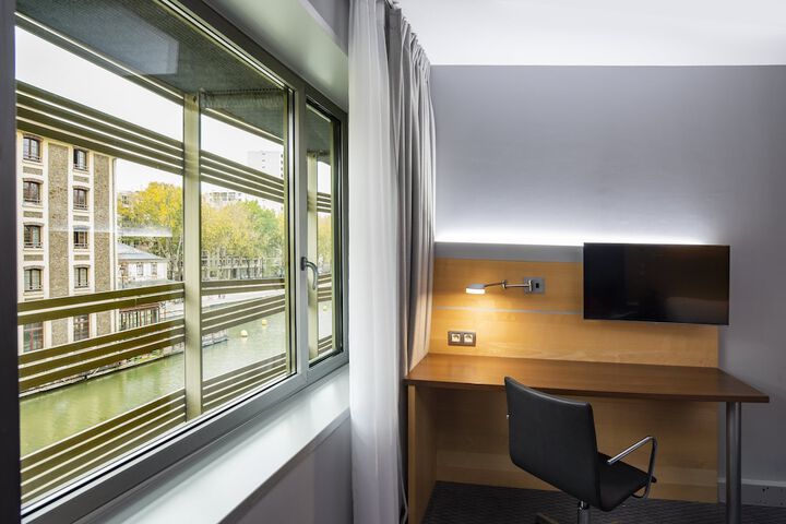 Room 9 of 120