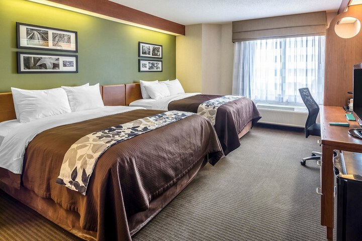 2 Queen Beds (15 of 23)