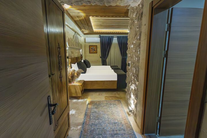Room 18 of 48