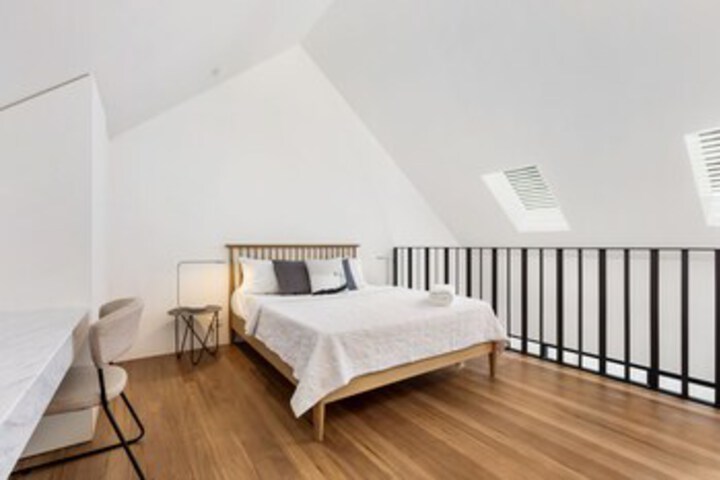 Room 10 of 11