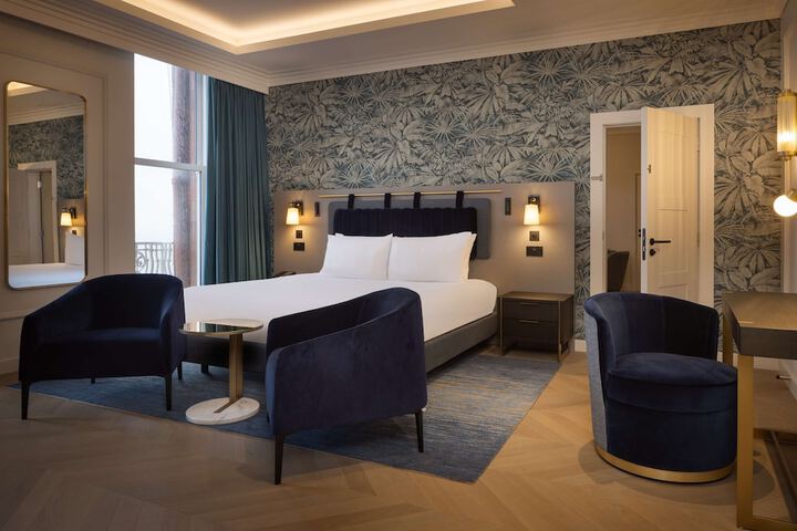 Room 32 of 182
