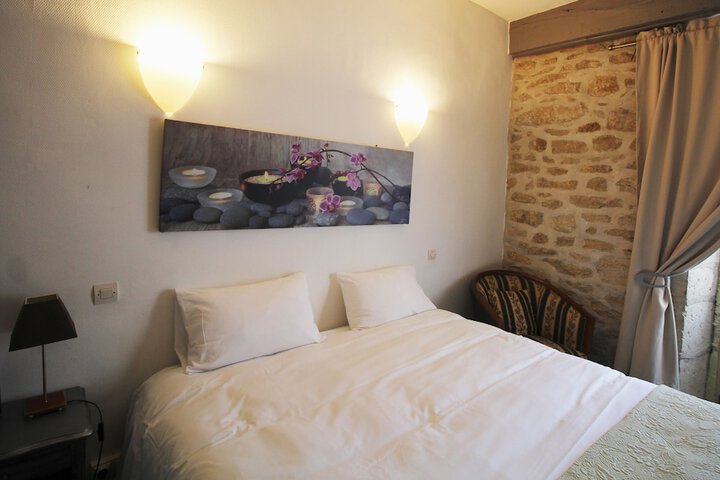 Room 9 of 18