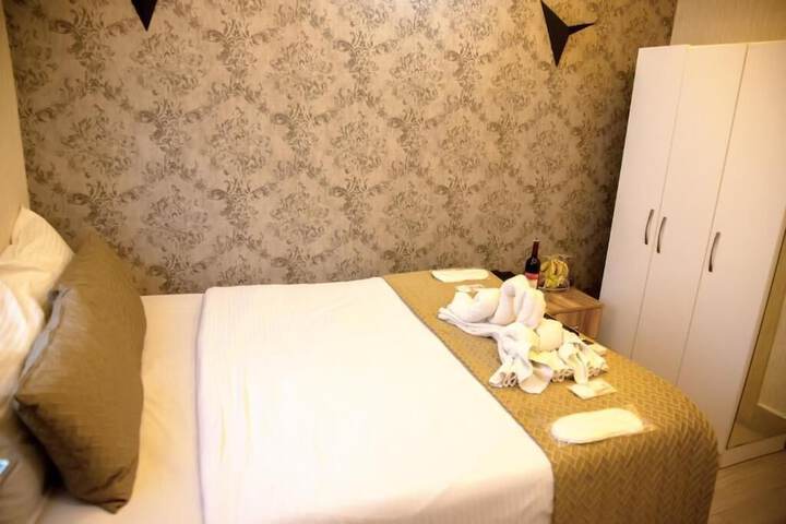 Room 2 of 44