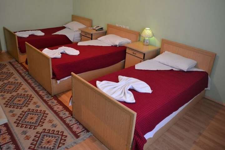 Room 6 of 13