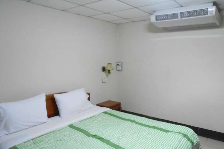 Room 10 of 25