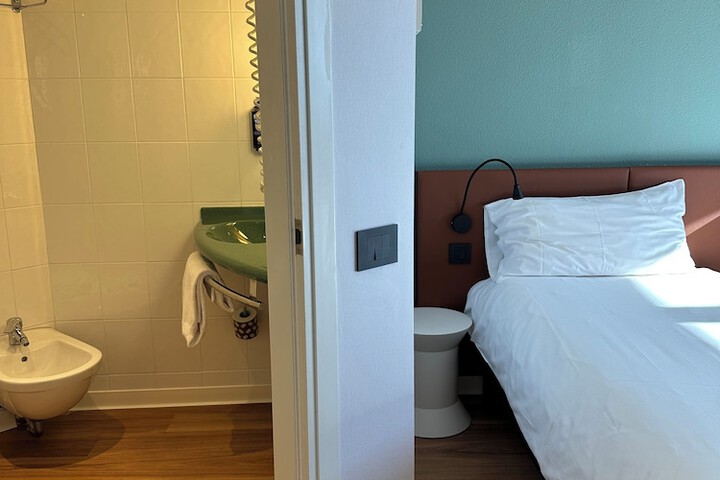 Room 68 of 85