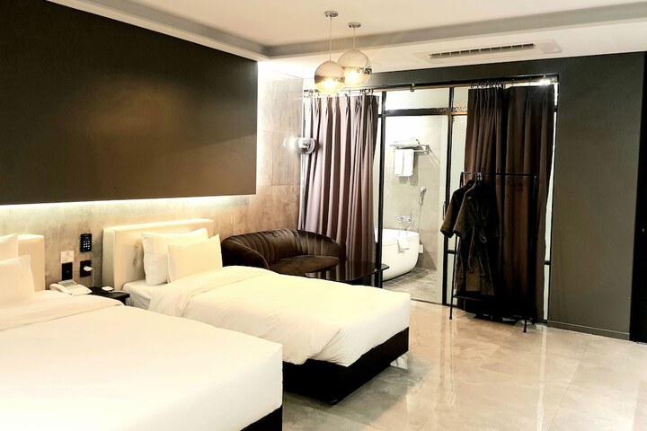 Room 15 of 87